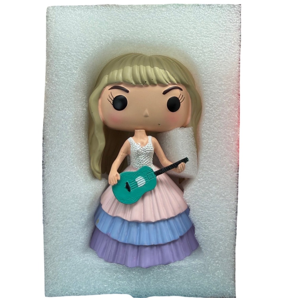 NWT Taylor Swift Style Resin Figurine Guitar Pastel Dress Collectible 4" - Picture 3 of 3